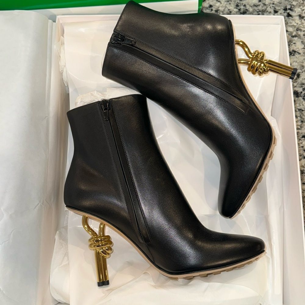 Bottega Veneta Knot Black Leather Ankle Boot